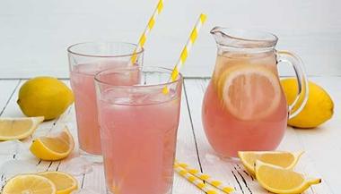 粉红色的柠檬水